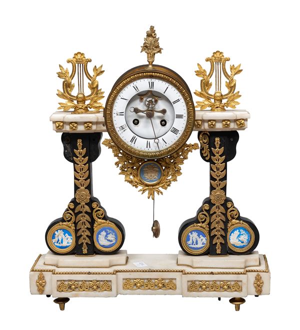 OROLOGIO DA TAVOLO IN MARMI, PERIODO LUIGI XVI