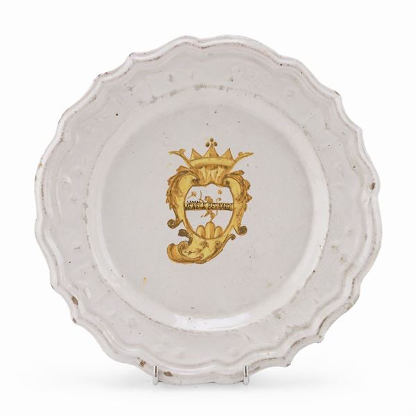 PIATTO IN MAIOLICA, ITALIA CENTRALE FINE XVIII SECOLO