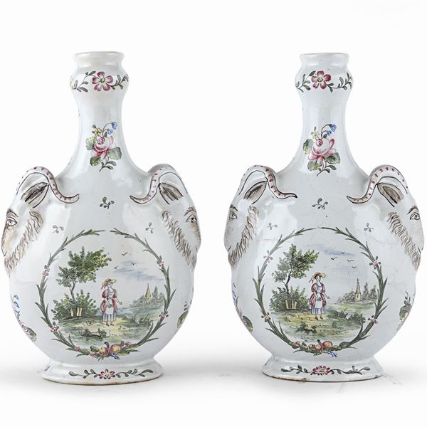COPPIA DI FIASCHE IN CERAMICA, PROBABILMENTE MARSIGLIA