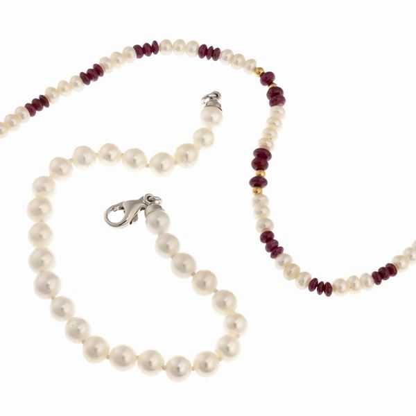 DUE BRACCIALI CON PERLE E RUBINI