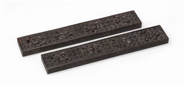 COPPIA DI FERMA CARTE PER CALLIGRAFIA  IN LEGNO ZITAN, CINA