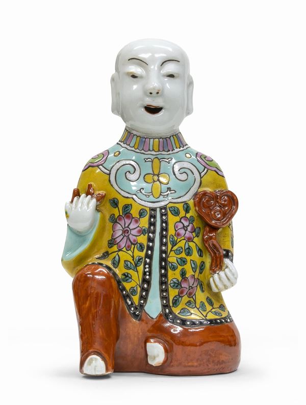 SCULTURA IN PORCELLANA A SMALTI POLICROMI, CINA