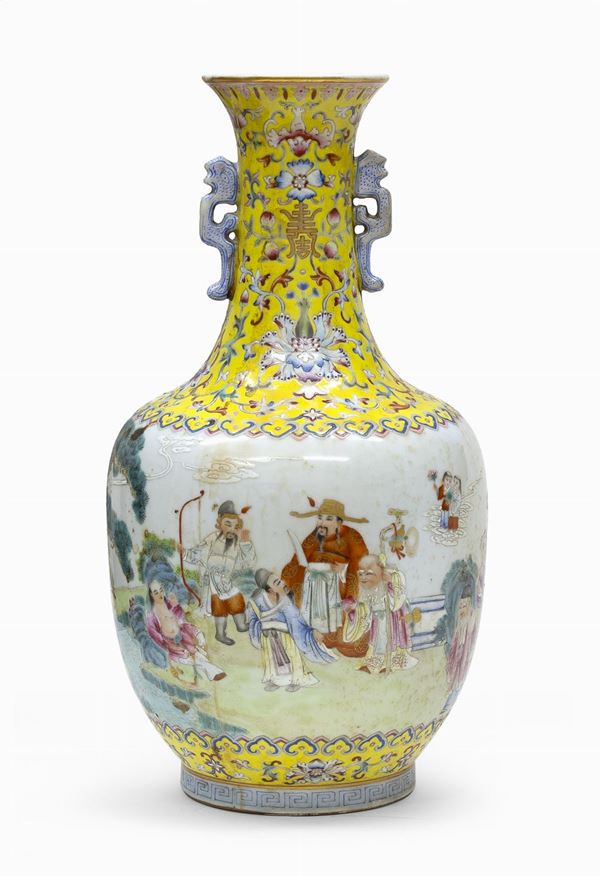 VASO IN PORCELLANA A SMALTI POLICROMI, CINA