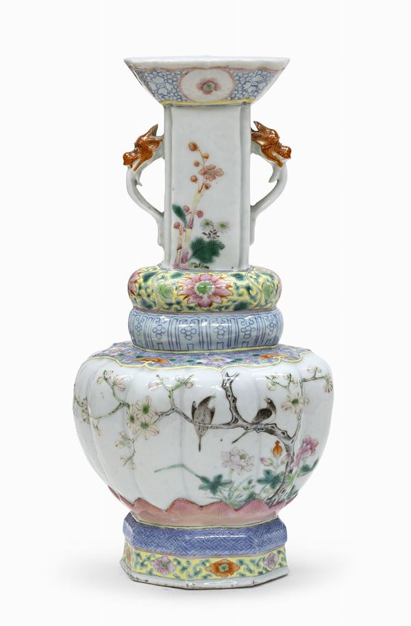 IMPORTANTE VASO IN PORCELLANA, CINA FINE XIX, INIZIO XX SECOLO
