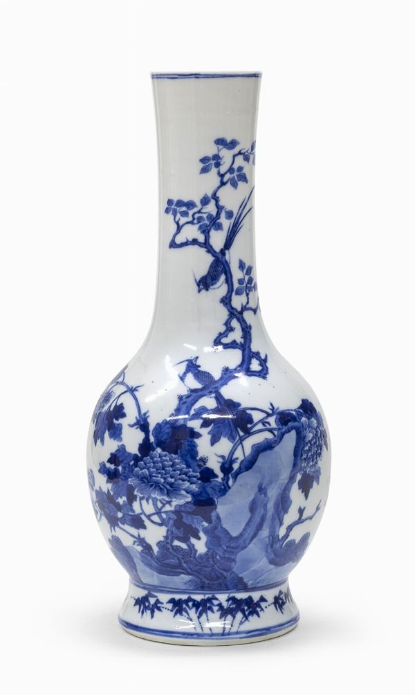 VASO IN PORCELLANA BIANCO E BLU, CINA