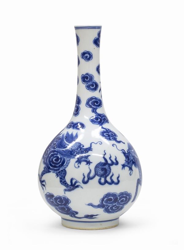 VASO IN PORCELLANA BIANCO E BLU, CINA