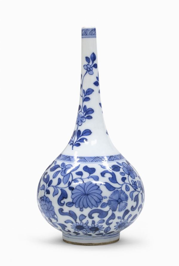 PICCOLO VASOI IN PORCELLANA BIANCO E BLU, CINA