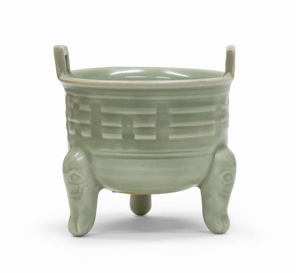 PICCOLO INCENSIERE IN PORCELLANA CELADON, CINA XVII SECOLO
