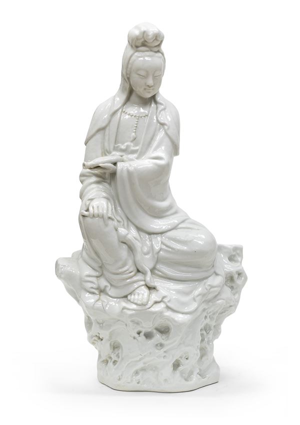 SCULTURA DI GUANYIN IN PORCELLANA BIANCA, CINA