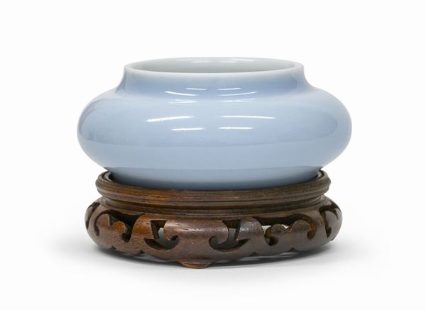 VASCHETTA PER CALLIGRAFIA IN PORCELLANA A FONDO CELADON, CINA