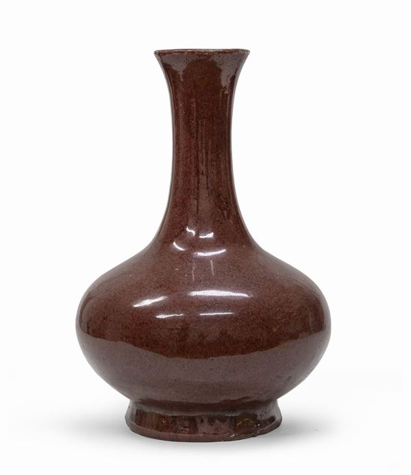 VASO IN PORCELLANA AD INVETRIATURA ROSSO RITUALE, CINA