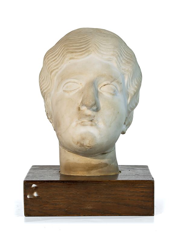 TESTA DI DONNA ROMANA IN MARMO BIANCO, INIZI XX SECOLO