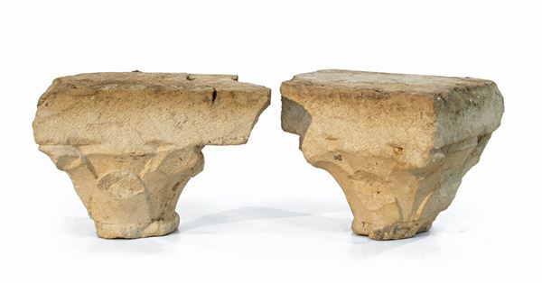 DUE PICCOLI CAPITELLI IN MARMO BIANCO, PERIDO GOTICO