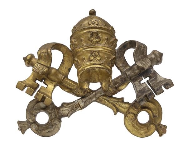 STEMMA PAPALE IN LEGNO DORATO, XVIII SECOLO