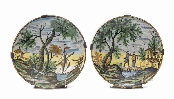 COPPIA DI PIATTINI IN MAIOLICA, CASTELLI AMBITO DEI GRUE