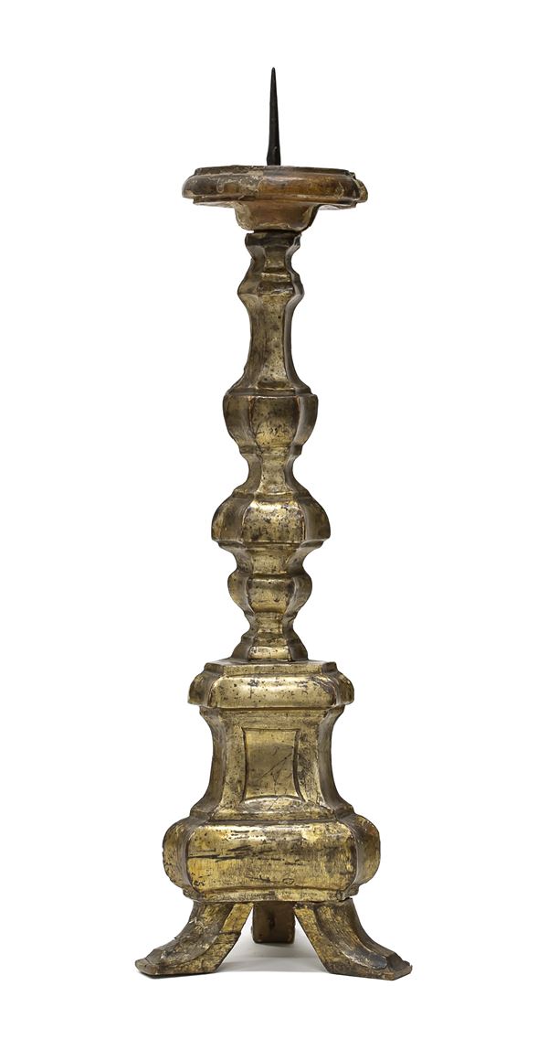 CANDELIERE IN LEGNO DORATO, XVIII SECOLO