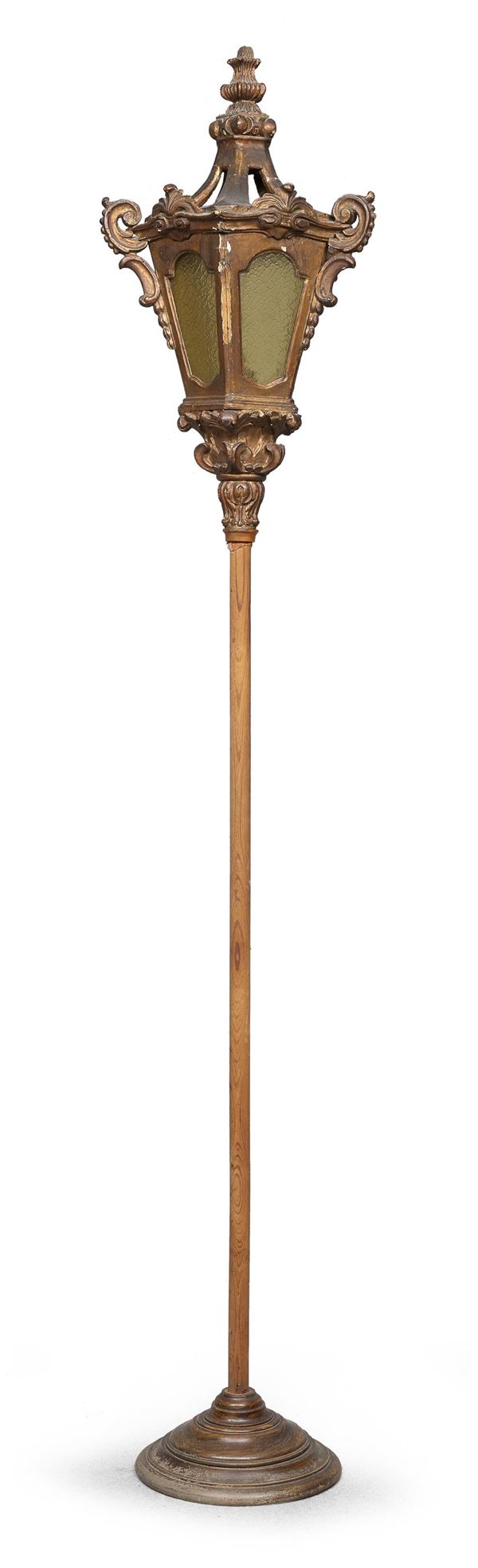 LANTERNA DA PROCESSIONE IN LEGNO DORATO, XVIII SECOLO