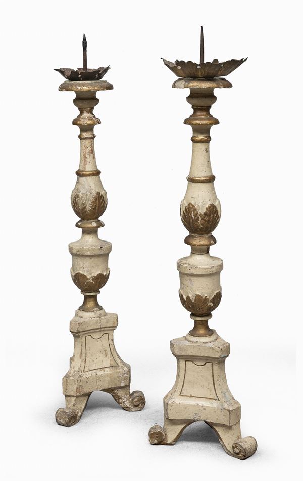 COPPIA DI CANDELIERI IN LEGNO LACCATO, NAPOLI