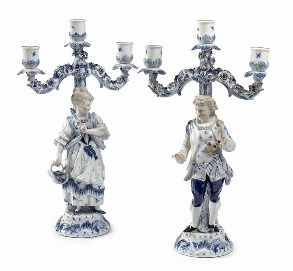 COPPIA DI CANDELABRI IN PORCELLANA