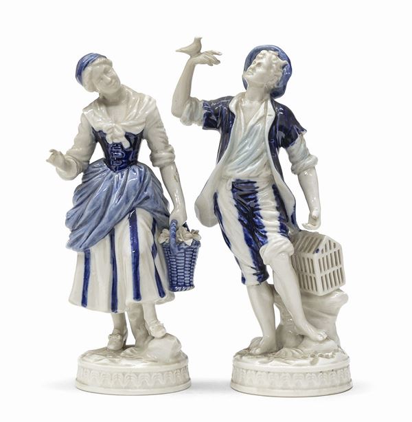 COPPIA DI SCULTURE IN PORCELLANA, MARCA AUGUSTUS REX