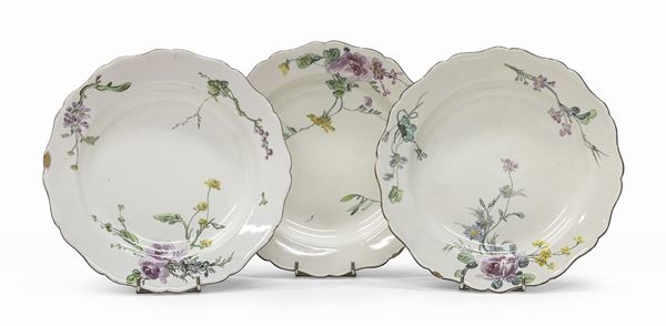 TRE PIATTI IN CERAMICA, XIX SECOLO