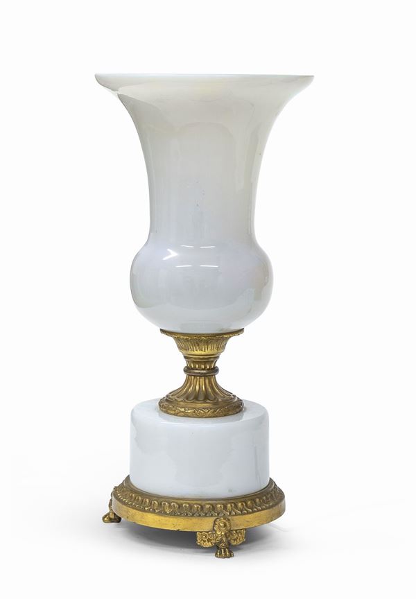 LUME IN OPALINE, STILE IMPERO