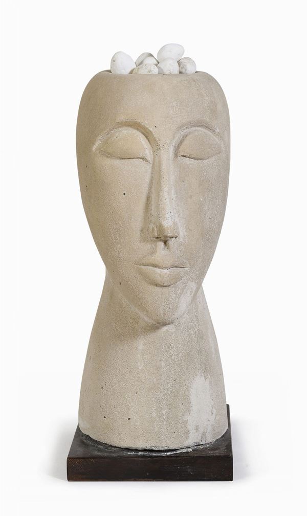 SCULTURA DI TESTA CON UOVA DEL NOVECENTO
