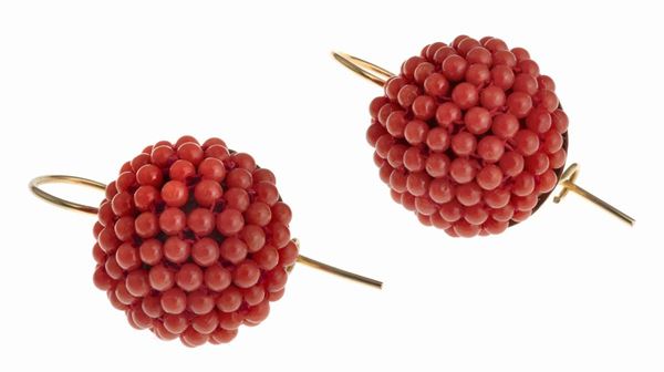 COPPIA DI ORECCHINI CON CORALLO