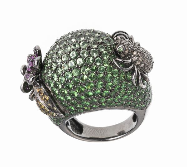 ANELLO CON GRANATA, ZAFFIRI E DIAMANTI, DESIGN WENDY YUE