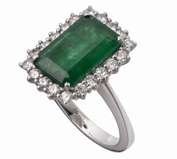 ANELLO CON SMERALDO E BRILLANTI