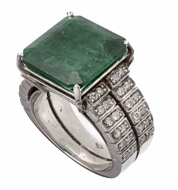 ANELLO CON SMERALDO E BRILLANTI