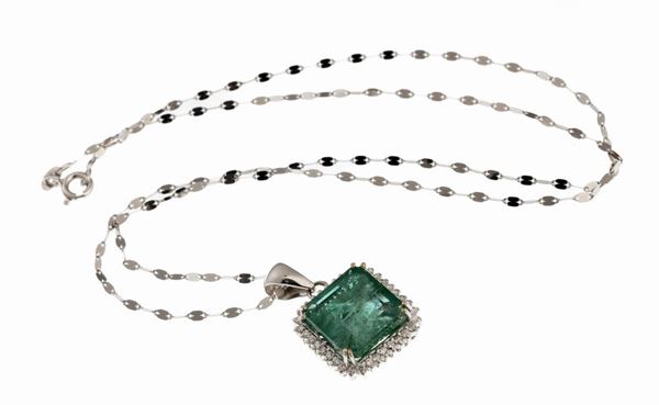 GIROCOLLO CON SMERALDO E BRILLANTI