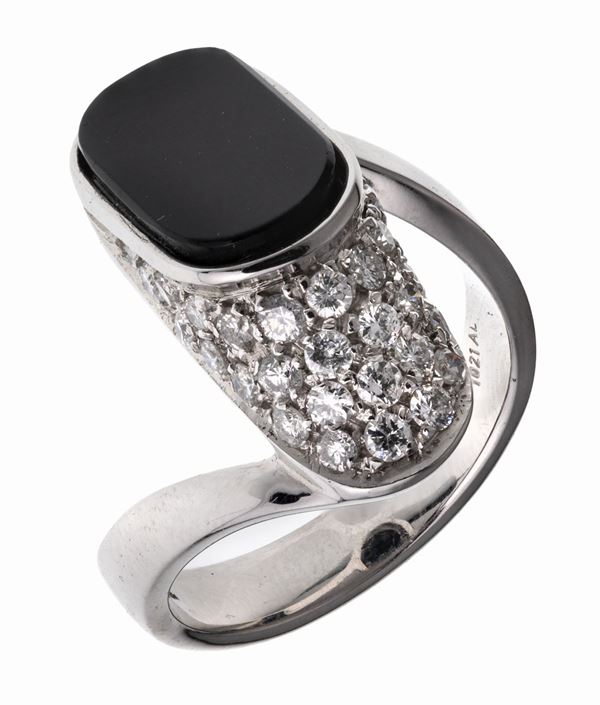 ANELLO CON ONICE E BRILLANTI