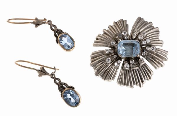 PARURE DI COPPIA DI ORECCHINI E SPILLA