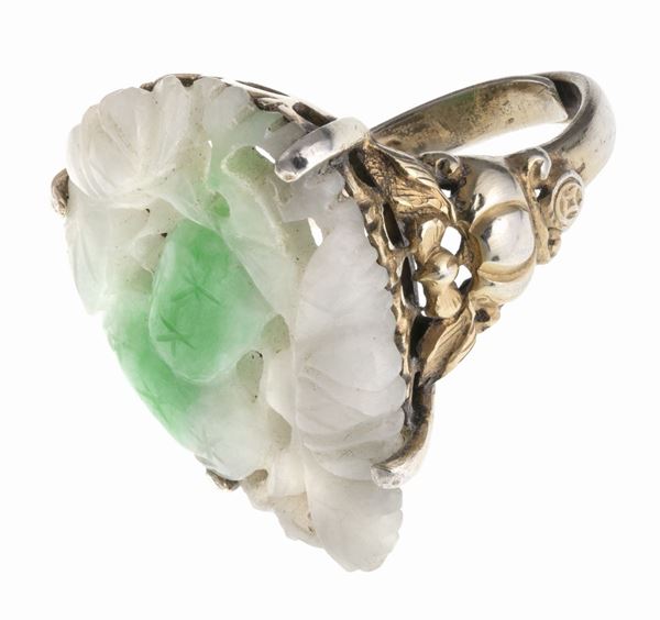 ANELLO CON GIADA INCISA