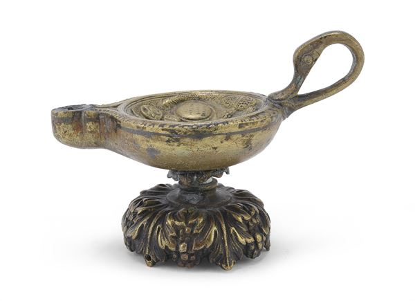 LUCERNA IN BRONZO, STILE ARCHEOLOGICO