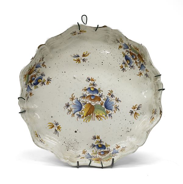 VASSOIO IN MAIOLICA, PROBABILMENTE BASSANO FINE XVIII SECOLO