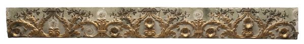 DUE DECORAZIONI PARIETALI IN LEGNO LACCATO, XVIII SECOLO
