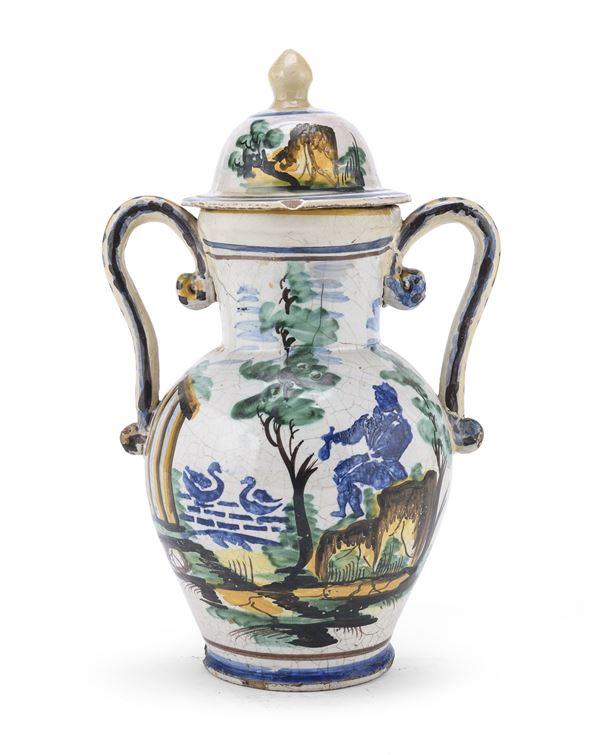 VASO CON COPERCHIO IN MAIOLICA, PUGLIA O BASILICATA