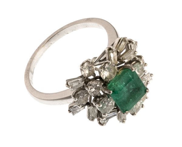 ANELLO CON SMERALDO E BRILLANTI