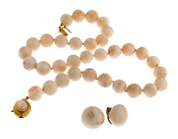 PARURE DI COPPIA DI ORECCHINI E GIROCOLLO IN CORALLO
