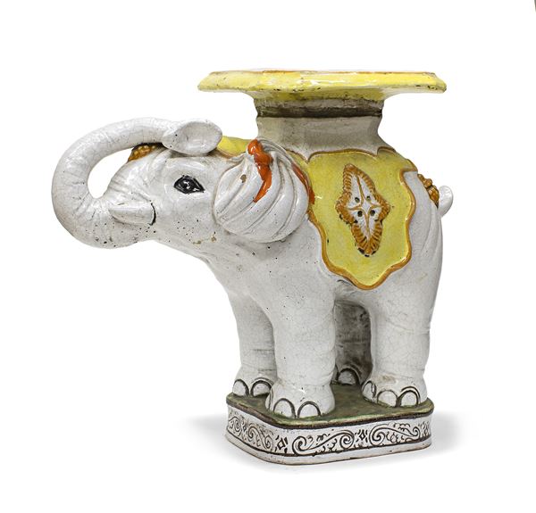 TAVOLINO BASSO IN CERAMICA AD ELEFANTE