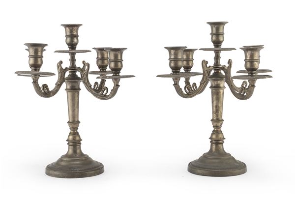 COPPIA DI CANDELABRI IN METALLO