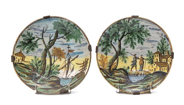 COPPIA DI PIATTINI IN MAIOLICA, CASTELLI AMBITO DEI GRUE