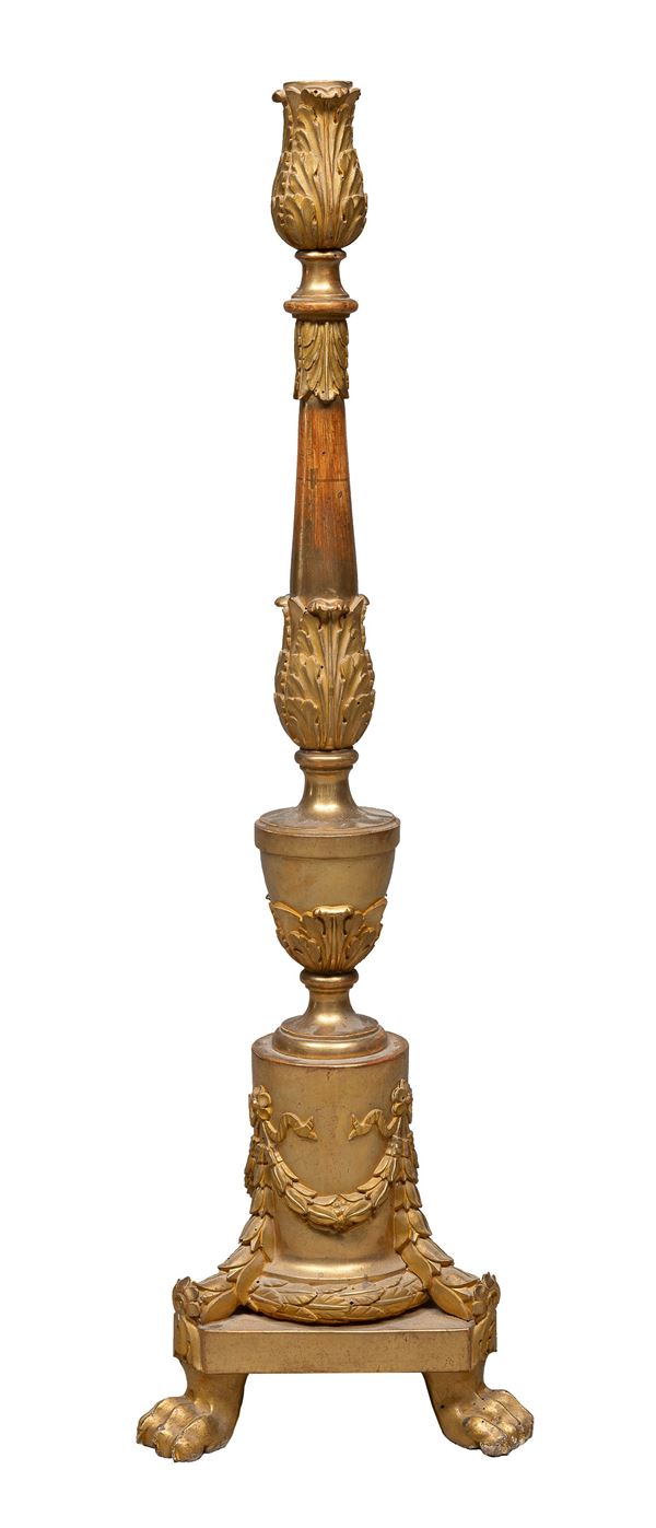 CANDELIERE IN LEGNO DORATO, INIZI XIX SECOLO