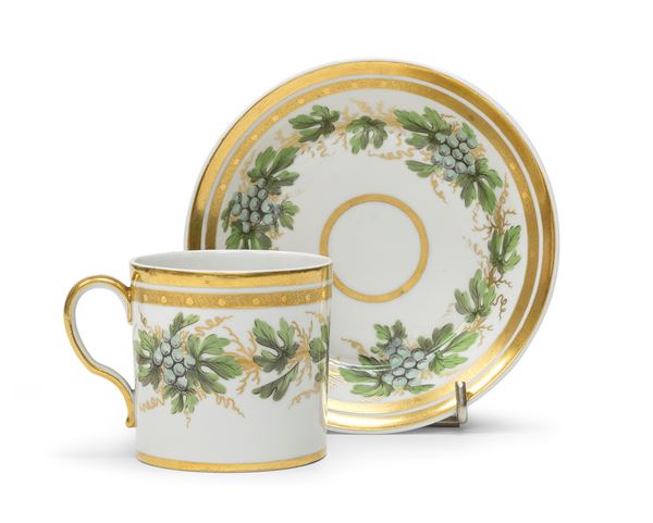 TAZZA E PIATTINO IN PORCELLANA, GERMANIA FURSTEMBERG