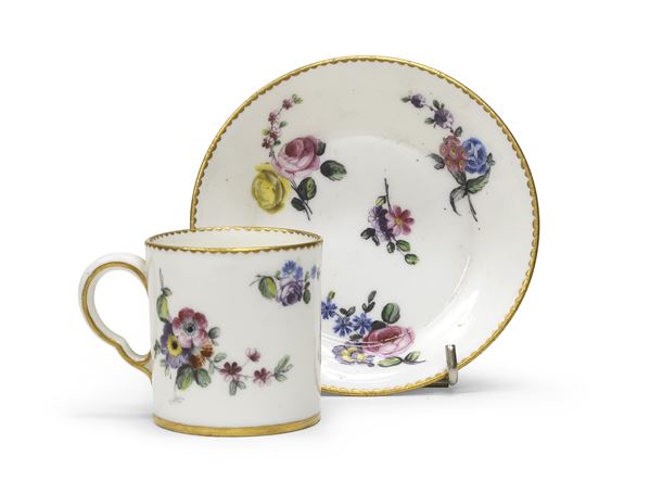 TAZZA E PIATTINO IN PORCELLANA, SEVRES FINE XVIII SECOLO