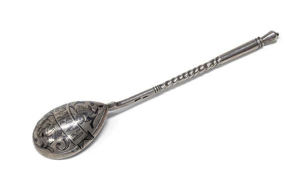 CUCCHIAIO IN ARGENTO NIELLATO, MOSCA 1899/1908