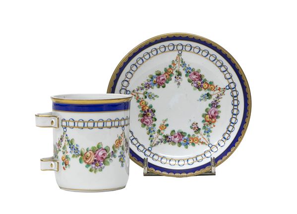 TAZZA E PIATTINO IN PORCELLANA, SEVRES