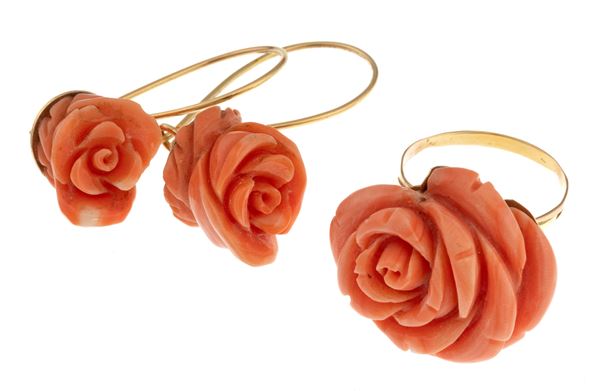 PARURE DI COPPIA DI ORECCHINI E ANELLO IN CORALLO